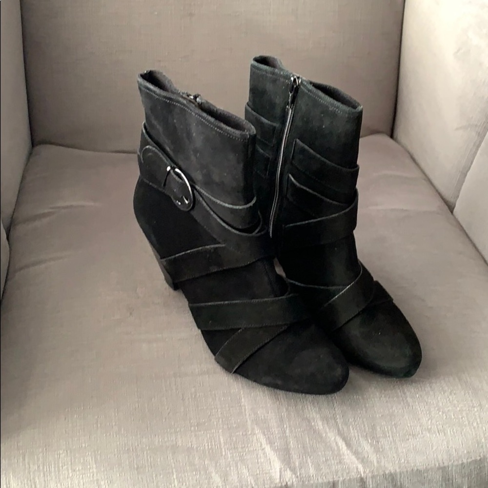 Ditto by Vaneli black boots.